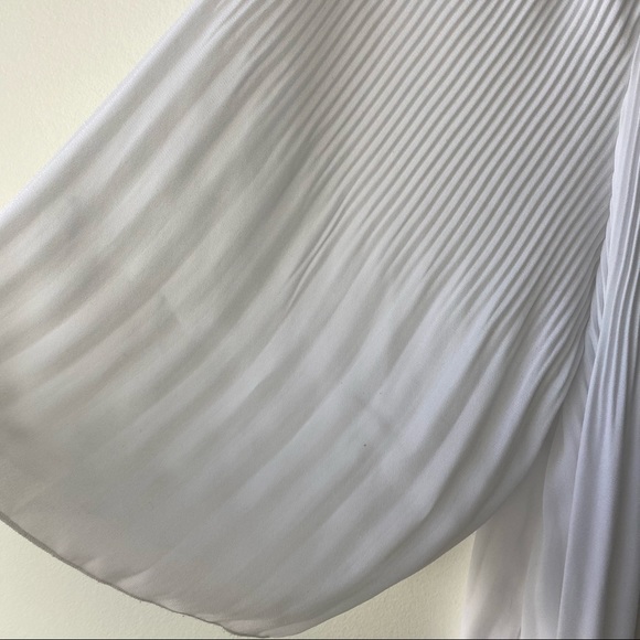 Halston off the shoulder white pleated blouse - Picture 5 of 6